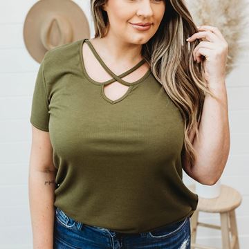 Immagine di PLUS SIZE KHAKI CRISSCROSS RIBBED KNIT TSHIRT